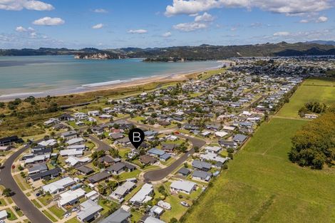 Photo of property in 11 Dotterel Place, Whitianga, 3510