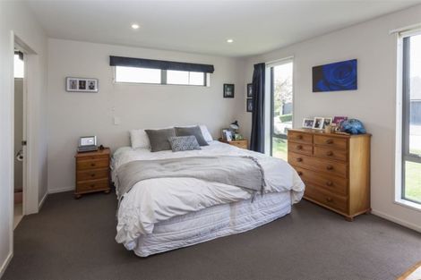 Photo of property in 17 Millesimes Way, Yaldhurst, Christchurch, 8042