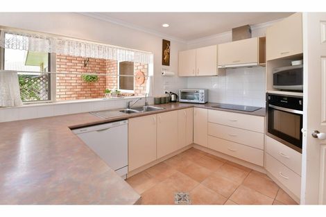 Photo of property in 15 Kath Hopper Drive, Orewa, 0931