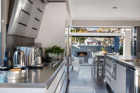 Photo of property in 194 Oceanbeach Road, Mount Maunganui, 3116