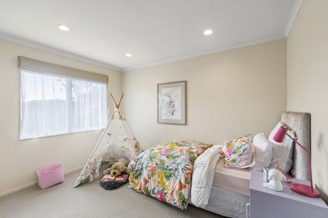 Photo of property in 14 Carisbrook Crescent, Papakura, 2110