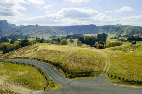 Photo of property in 10 Olsen Place, Kinloch, 3385