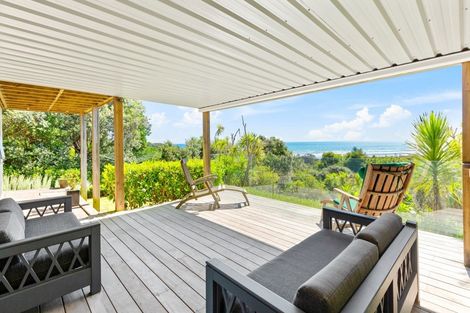 Photo of property in 52 Domain Crescent, Muriwai, Waimauku, 0881