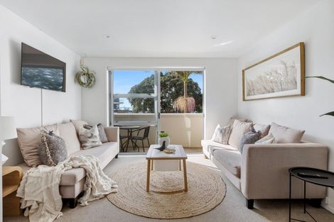 Photo of property in 39/3 Riverside Road, Orewa, 0931