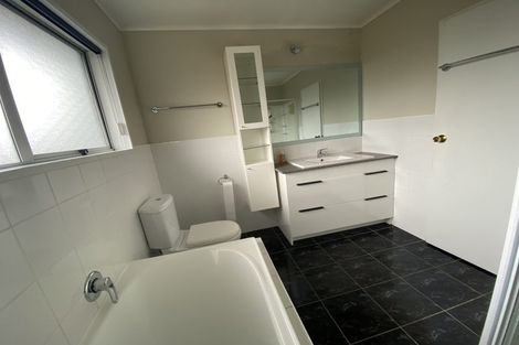 Photo of property in 6 Chichester Drive, Rosehill, Papakura, 2113