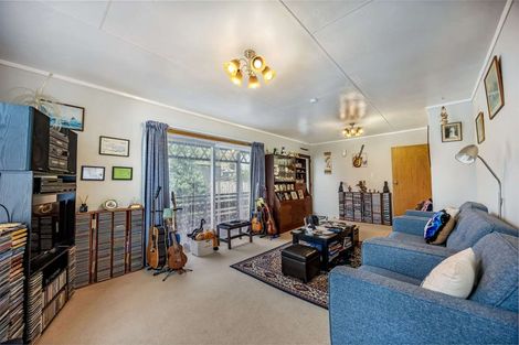 Photo of property in 28 Tiroiti Grove, Stokes Valley, Lower Hutt, 5019