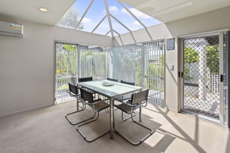 Photo of property in 21 Gardone Terrace, Conifer Grove, Takanini, 2112