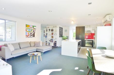 Photo of property in 32 Queen Mary Avenue, New Lynn, Auckland, 0600