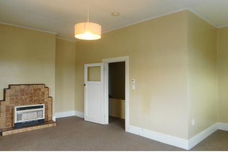 Photo of property in 82 Kelburn Parade, Kelburn, Wellington, 6012