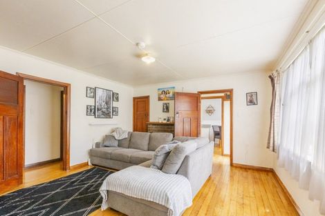 Photo of property in 16 Great North Road, Waipawa, 4210