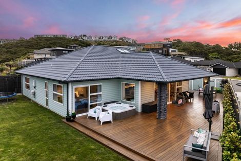 Photo of property in 22 Topsail Way, Whitby, Porirua, 5024