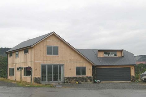 Photo of property in 10a Grace Nicholls Grove, Riverstone Terraces, Upper Hutt, 5018