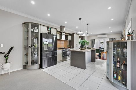 Photo of property in 8 Cuthill Close, Albany, Auckland, 0632