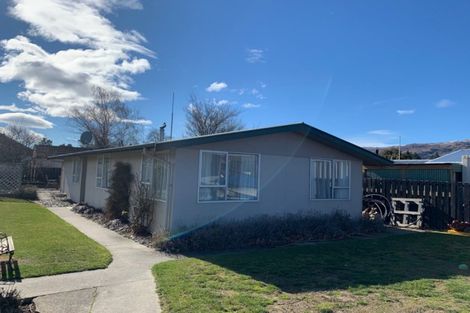 Photo of property in 2 Kirtle Place, Cromwell, 9310