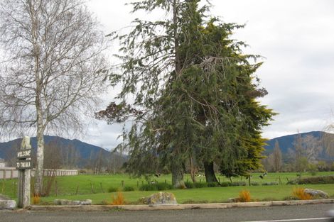 Photo of property in 8 Willow Street, Takaka, 7110