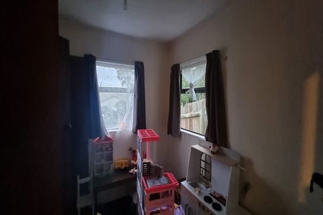 Photo of property in 142 Mark Avenue, Grenada Village, Wellington, 6037