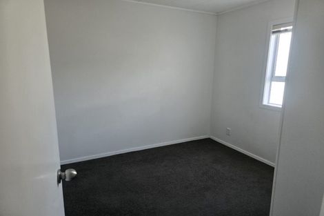 Photo of property in 2/1 Tomintoul Place, Highland Park, Auckland, 2010