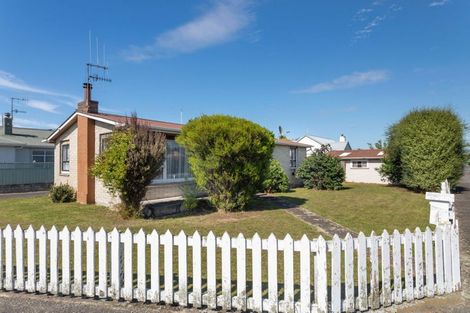 Photo of property in 56 Tennyson Street, Dannevirke, 4930