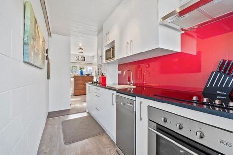 Photo of property in 7/18 Parr Terrace, Castor Bay, Auckland, 0620