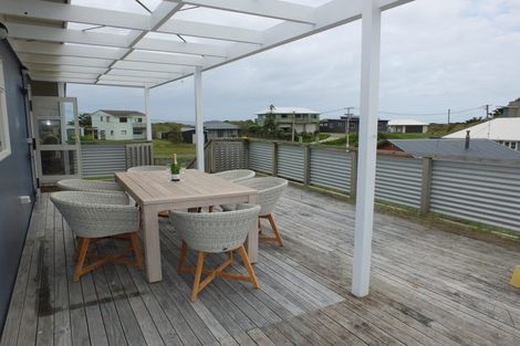 Photo of property in 35 Nelson Street, Foxton Beach, Foxton, 4815