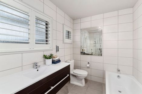 Photo of property in 2/13 Muritai Road, Milford, Auckland, 0620