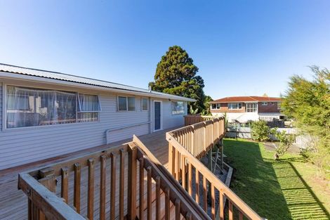 Photo of property in 2/275 Te Atatu Road, Te Atatu South, Auckland, 0610