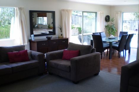 Photo of property in 13 Woodhams Street, Beach Haven, Auckland, 0626