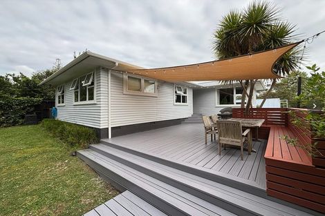 Photo of property in 30 Atkinson Road, Titirangi, Auckland, 0604