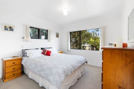 Photo of property in 2/4 Danbury Drive, Torbay, Auckland, 0630