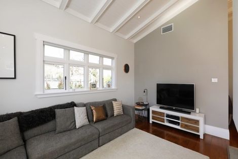 Photo of property in 71 Mariri Road, One Tree Hill, Auckland, 1061