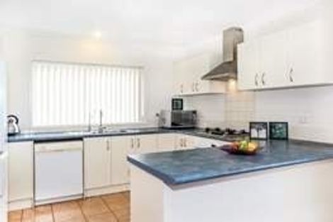 Photo of property in 64 Glenveagh Park Drive, Weymouth, Auckland, 2103