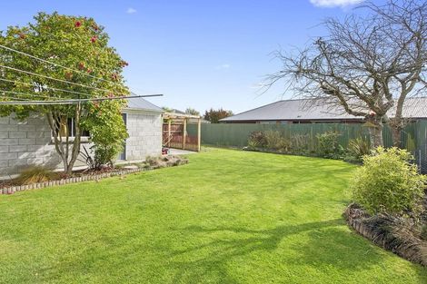 Photo of property in 67 Farquhars Road, Redwood, Christchurch, 8051