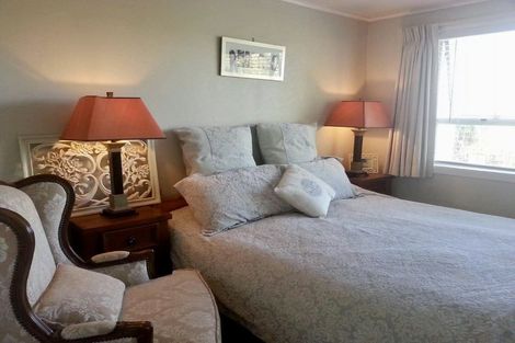 Photo of property in 26 Beach Road, Mellons Bay, Auckland, 2014