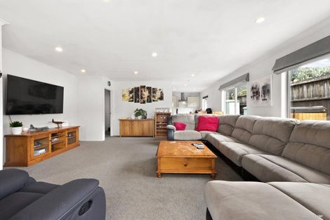 Photo of property in 51a Oreil Avenue, West Harbour, Auckland, 0618