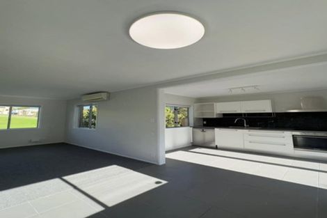 Photo of property in 2/43 Stott Avenue, Birkdale, Auckland, 0626