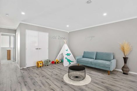 Photo of property in 2b Wyon Way, Flat Bush, Auckland, 2016