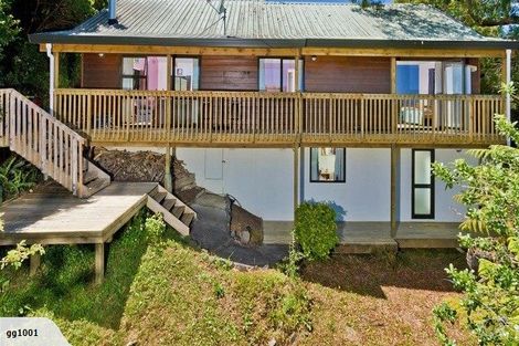 Photo of property in 2/13 Limmer Place, Browns Bay, Auckland, 0632