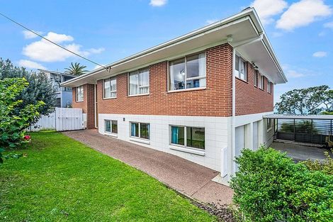 Photo of property in 26 Masterton Road, Rothesay Bay, Auckland, 0630