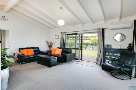 Photo of property in 2/5 Wiltshire Place, Tamatea, Napier, 4112