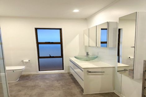 Photo of property in 2/13 Phoenix Place, Papatoetoe, Auckland, 2025