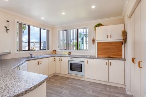 Photo of property in 17 Armagh Road, Blockhouse Bay, Auckland, 0600