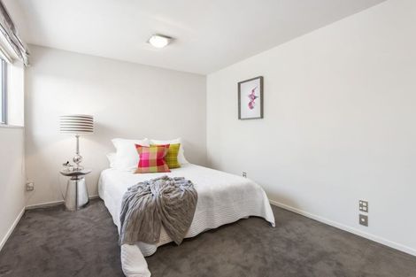 Photo of property in 2 Serenata Lane, Redcliffs, Christchurch, 8081