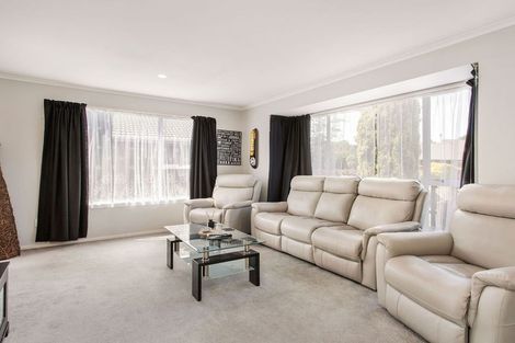 Photo of property in 35 Lowry Avenue, Redwood, Christchurch, 8051