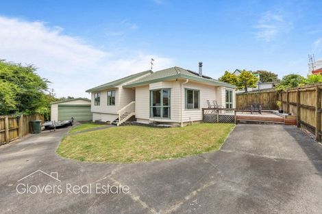 Photo of property in 14 Stockton Place, Glendene, Auckland, 0602