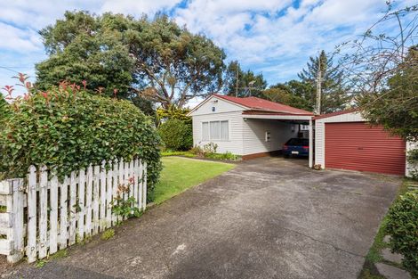 Photo of property in 327 Waiuku Road, Puni, Pukekohe, 2678