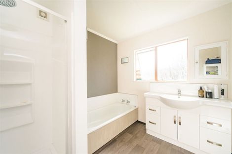 Photo of property in 6 Pukatea Place, Milson, Palmerston North, 4414