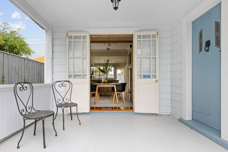 Photo of property in 18 Cobden Road, Bluff Hill, Napier, 4110