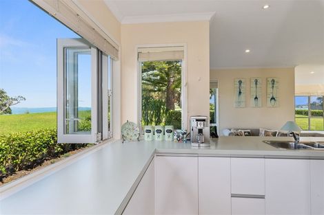 Photo of property in 4 East Point, Manly, Whangaparaoa, 0930