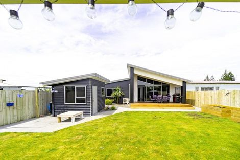 Photo of property in 3 Kamahi Street, Castlecliff, Whanganui, 4501