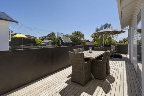 Photo of property in 3 Kitchener Terrace, Moturoa, New Plymouth, 4310